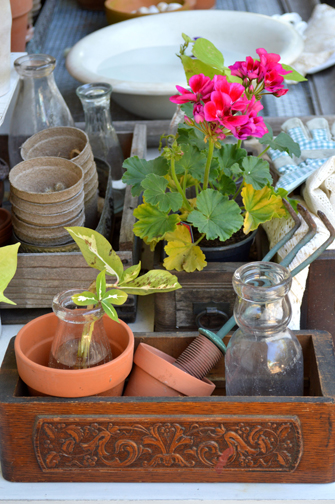Old sewing machine drawers corral utensils and garden cuttings in a clever manner. Old sewing machine drawers corral utensils and garden cuttings in a clever manner.