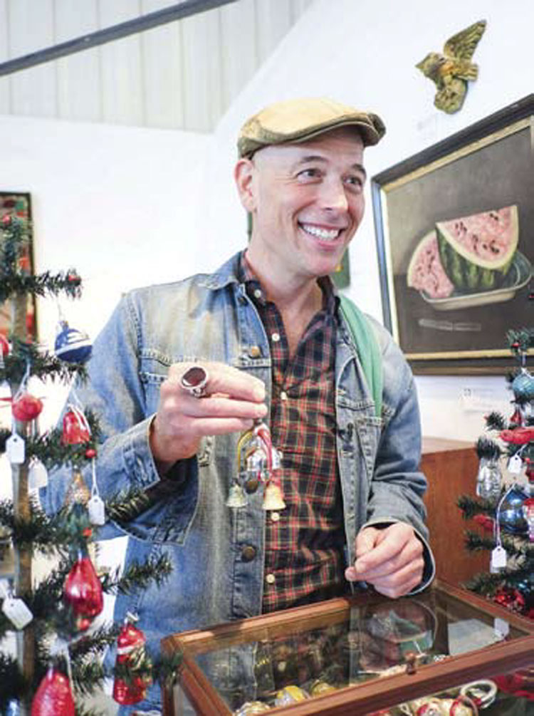 Bob Richter Shares information about Christmas decoration shopping