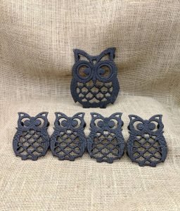 These cast iron skillets are made in the shape of owls.