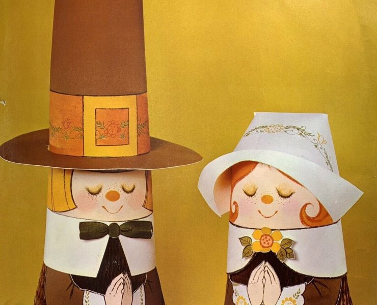 Vintage Thanksgiving paper cylinder-shaped dolls that look like pilgrims praying.