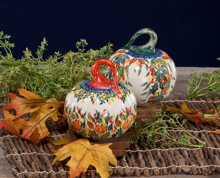 Each ceramic pumpkin is painted with pumpkins, acorns and leaves, as well as a traditional blue Polish pattern circling around the base of the stem.