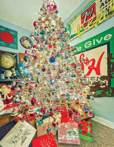 vintage ornaments on tree in third annual Santa Stopper gallery