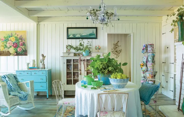 nautical and floral decor in cottage by the bay