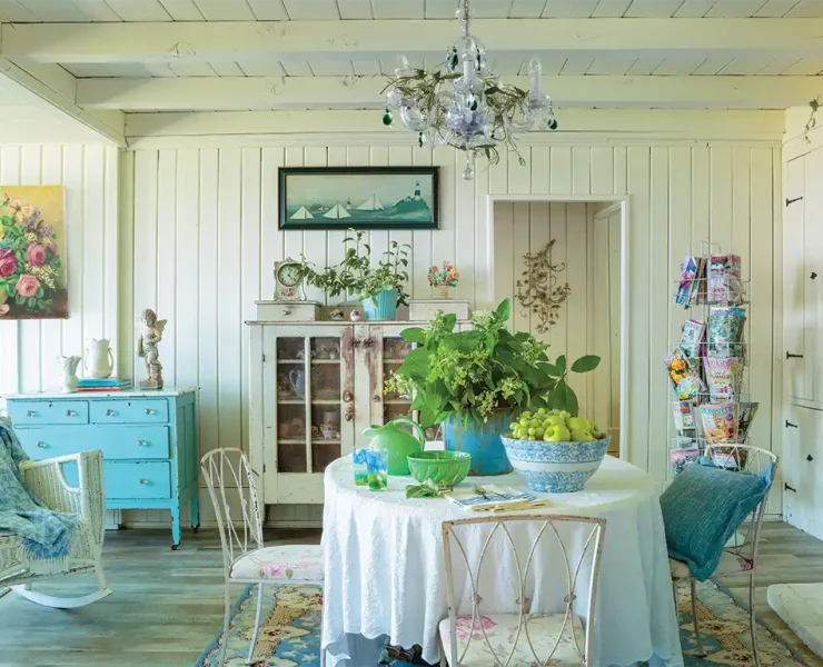 nautical and floral decor in cottage by the bay